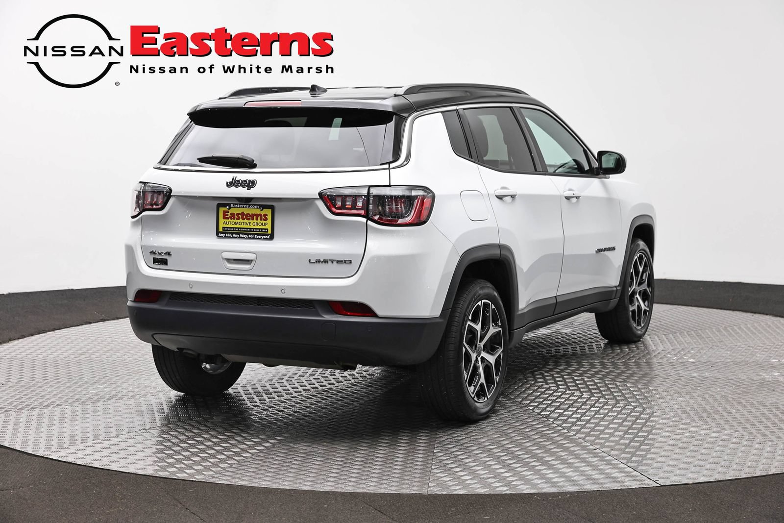 Used 2025 Jeep Compass Limited AWD/4WD image 5