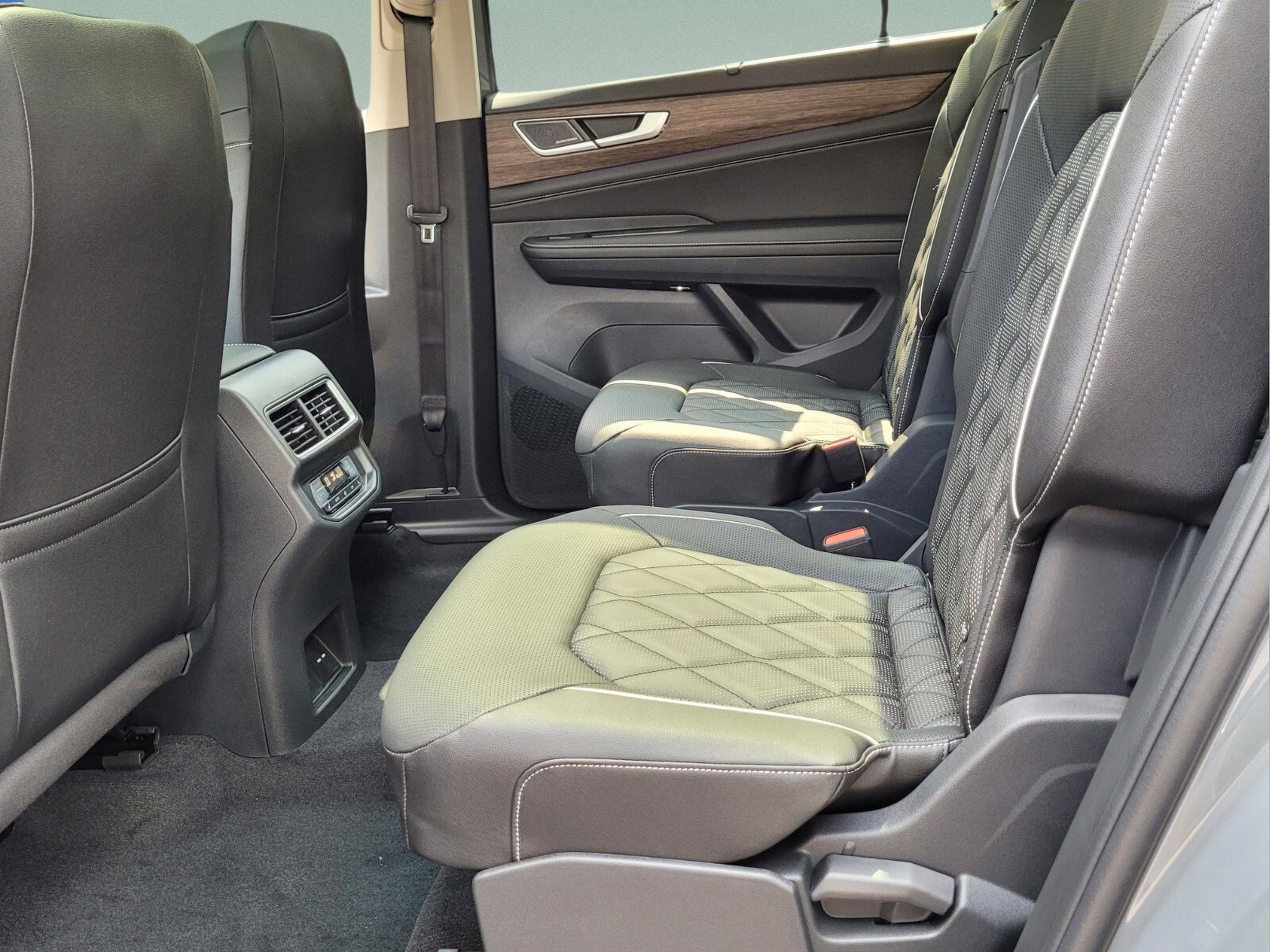 New 2026 Volkswagen Atlas SEL Premium R-Line image 12