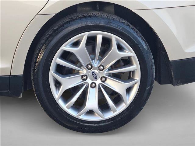 Used 2018 Ford Taurus Limited image 25