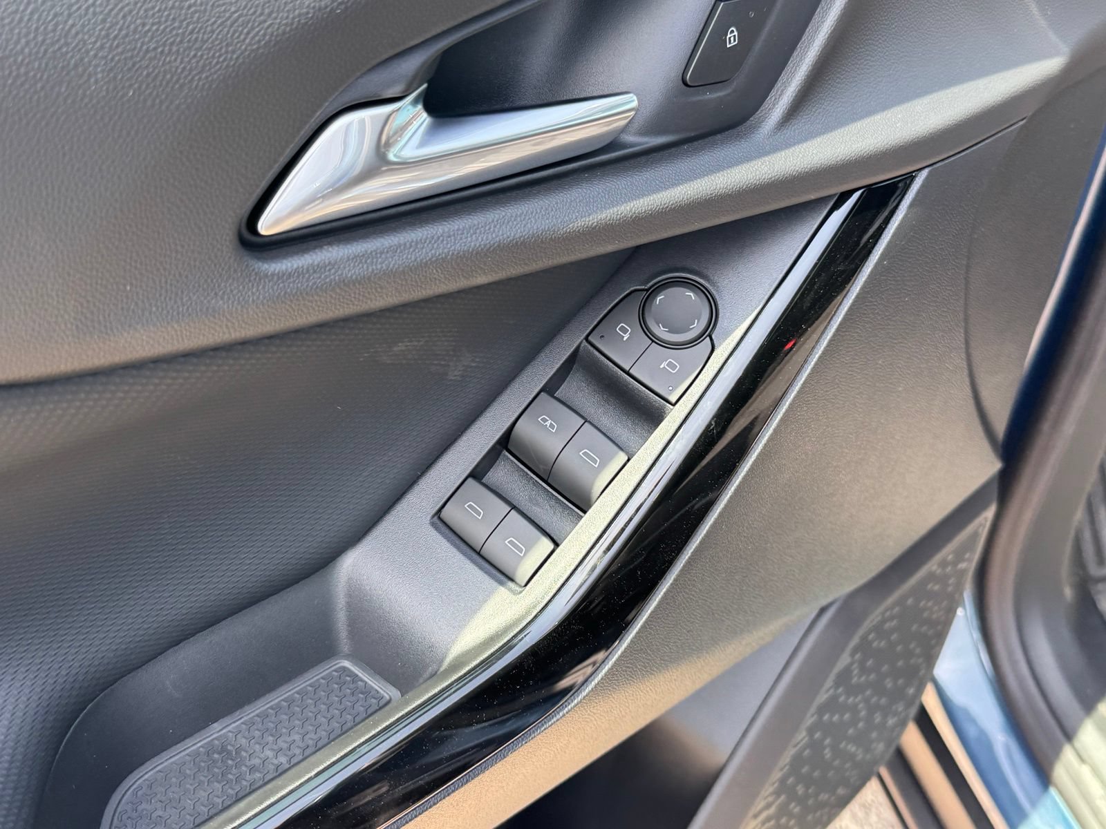 New 2027 Chevrolet Equinox LT AWD/4WD image 12
