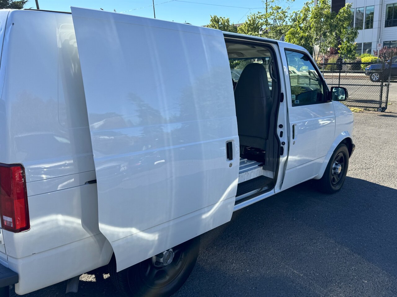 Used 2005 Chevrolet Astro RWD image 15