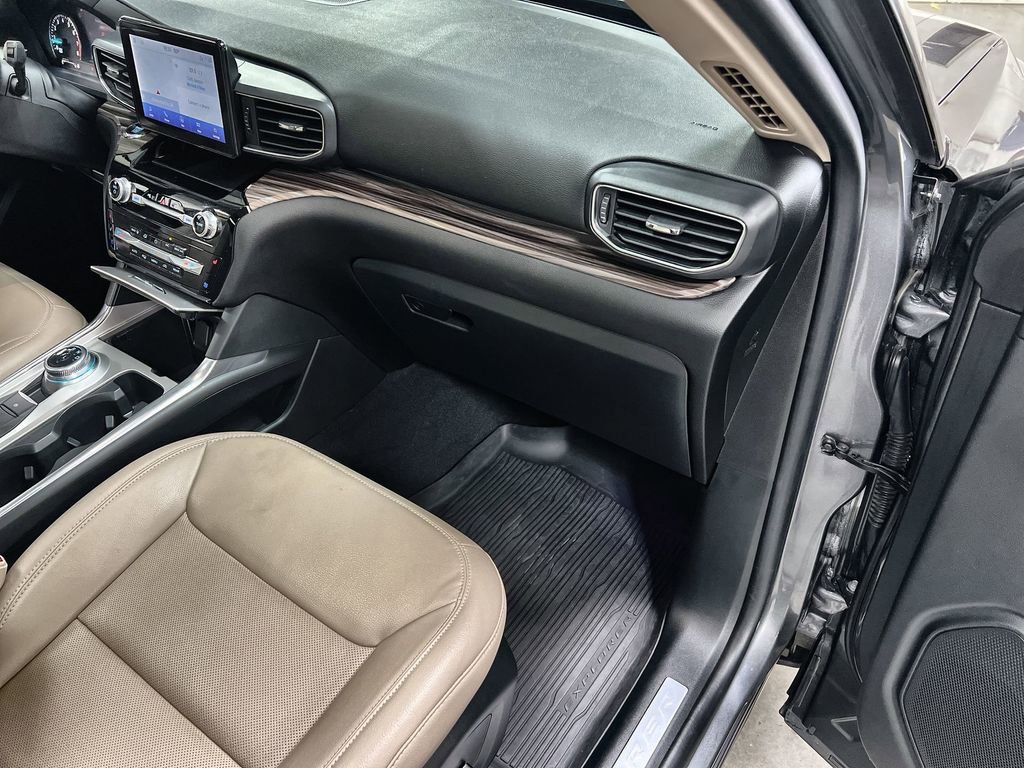 Used 2022 Ford Explorer Limited w/ Equipment Group 301A AWD/4WD image 31