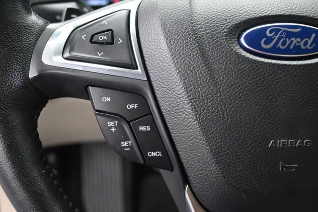 Used 2017 Ford Fusion SE w/ Fusion SE Technology Package FWD image 2