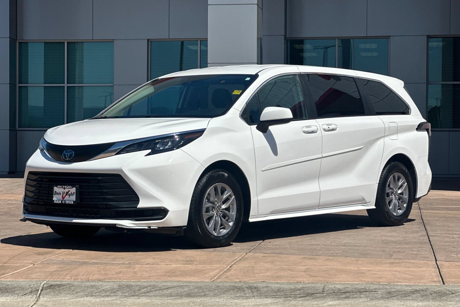 Certified 2024 Toyota Sienna LE AWD/4WD image 10