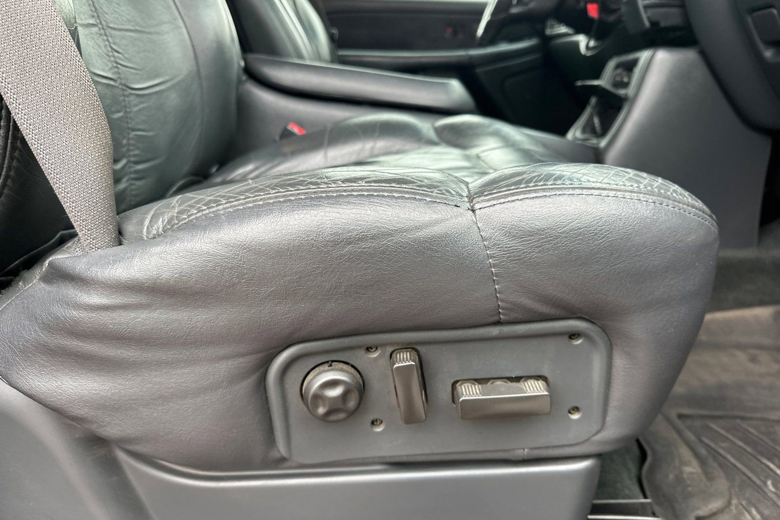 Used 2001 Chevrolet Silverado 2500 LT RWD image 31