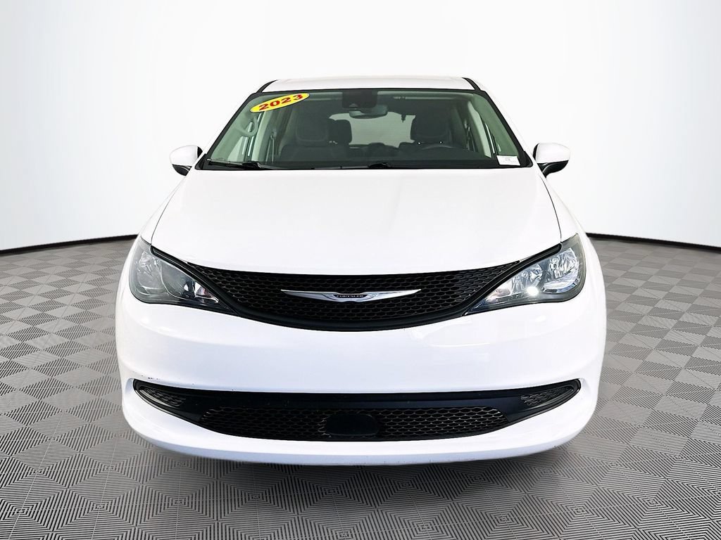 Certified 2023 Chrysler Voyager LX FWD image 4