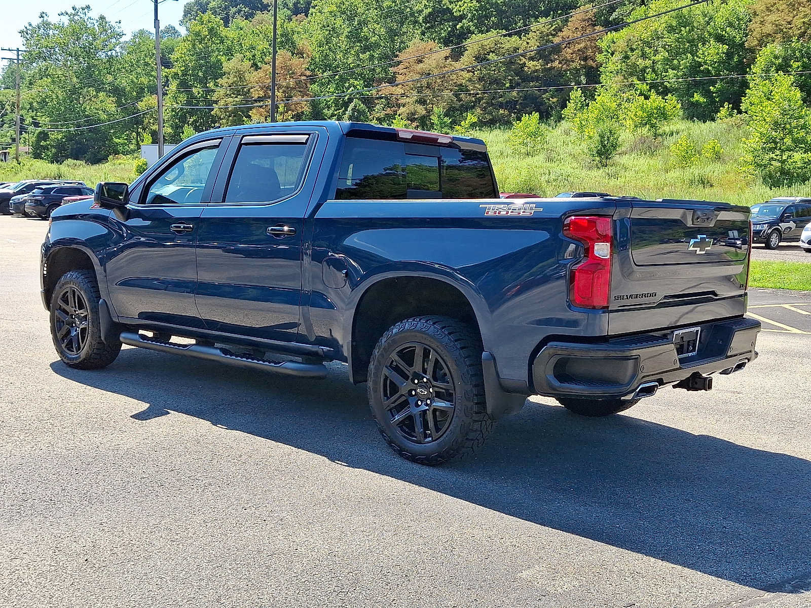Used 2022 Chevrolet Silverado 1500 LT Trail Boss w/ LT Trail Boss Premium Package AWD/4WD image 4