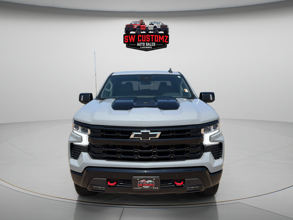 Used 2024 Chevrolet Silverado 1500 LT Trail Boss w/ Convenience Package II AWD/4WD image 2