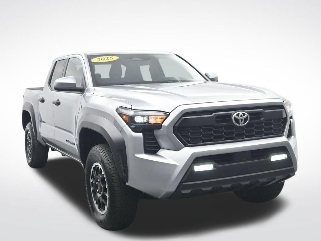 Used 2025 Toyota Tacoma TRD Off-Road AWD/4WD image 3