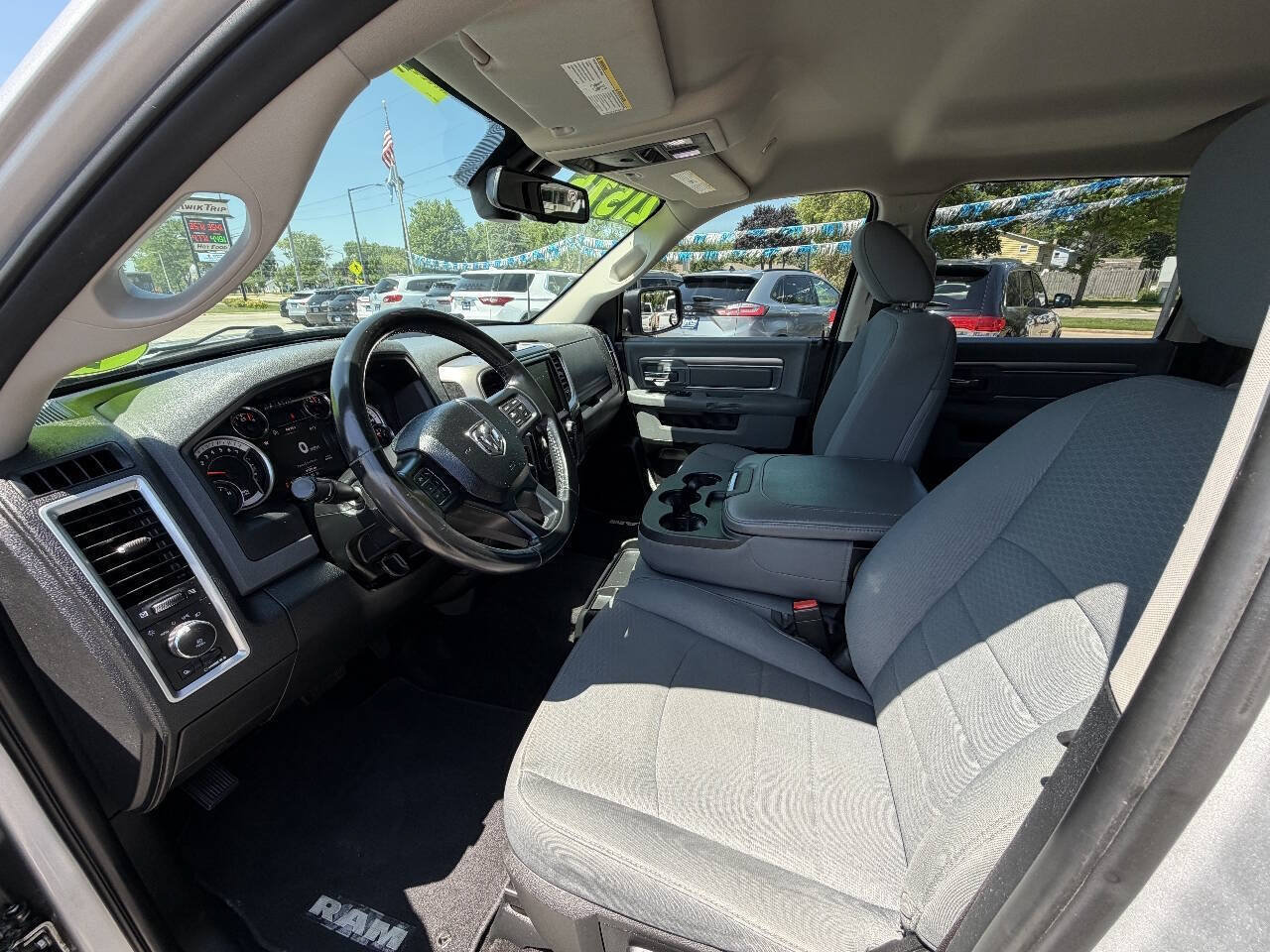 Used 2017 RAM 1500 Classic SLT w/ SLT Plus D←cor Group AWD/4WD image 11