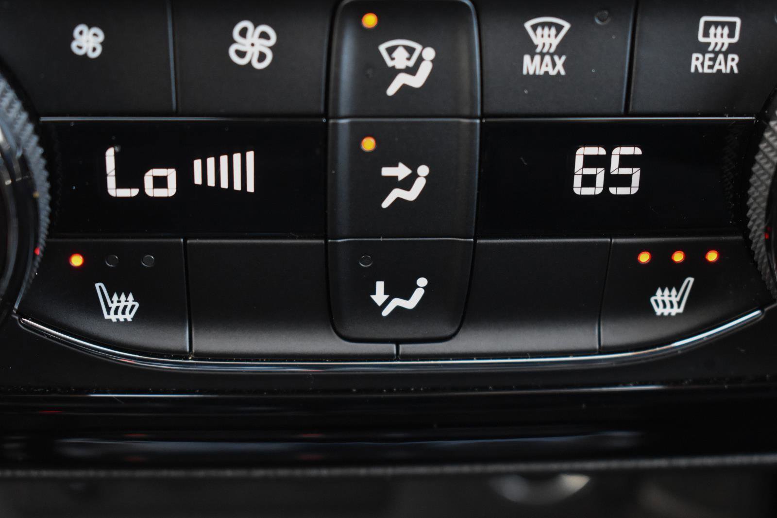 Used 2023 Buick Encore GX Select w/ Sport Touring Package FWD image 12