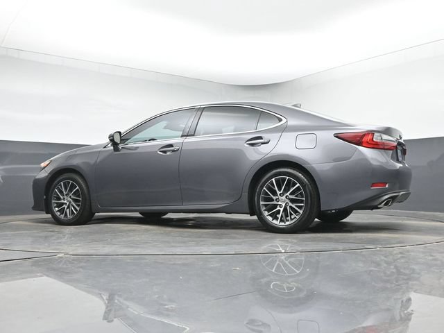Used 2016 Lexus ES 350 w/ Luxury Package w/Wood Trim FWD image 40