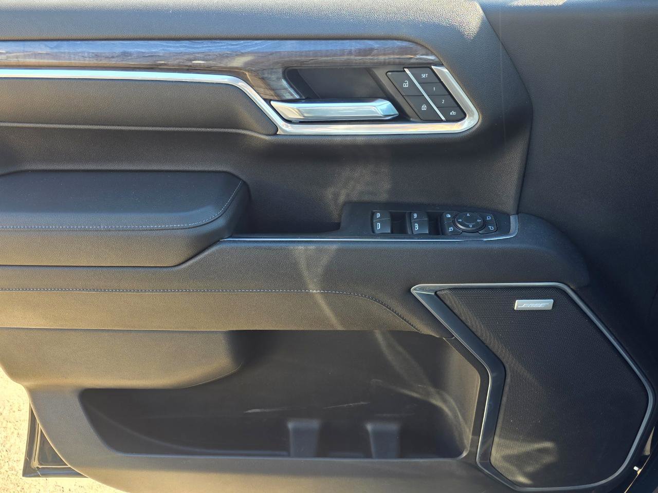 Used 2022 Chevrolet Silverado 1500 LTZ w/ LTZ Premium Package image 13