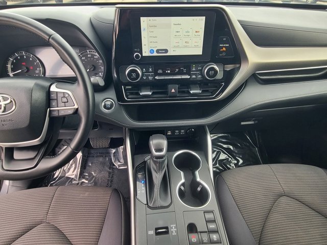 Used 2023 Toyota Highlander LE image 19