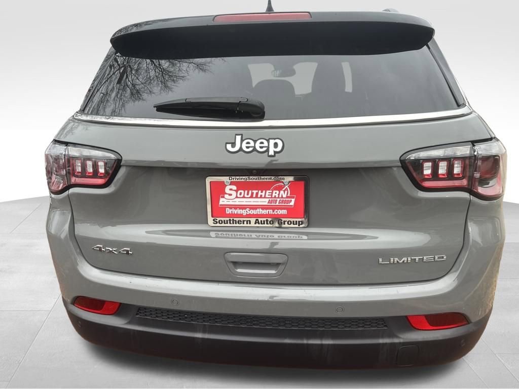 Used 2024 Jeep Compass Limited image 15