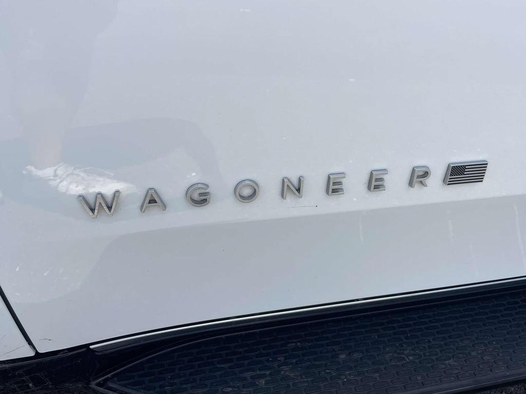 Used 2024 Jeep Wagoneer L Series II w/ Flexible Seating Group AWD/4WD image 8