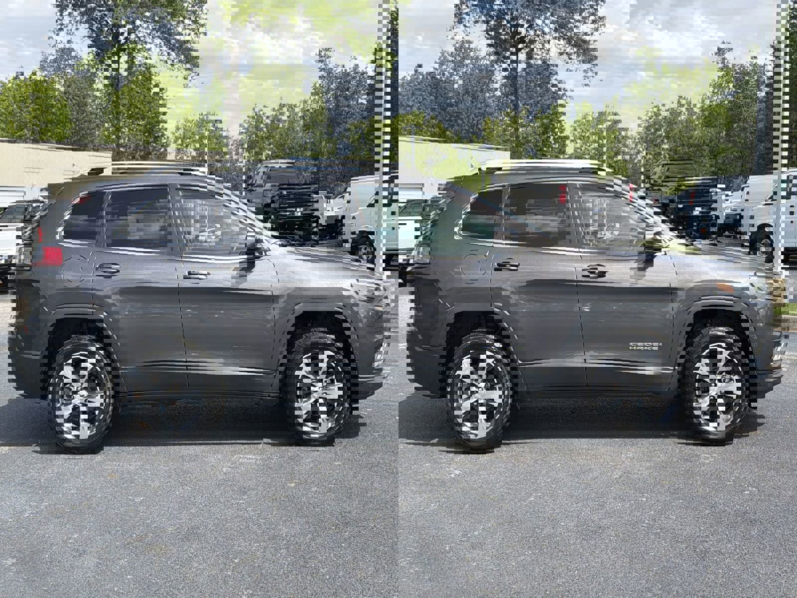 Used 2020 Jeep Cherokee Limited image 11