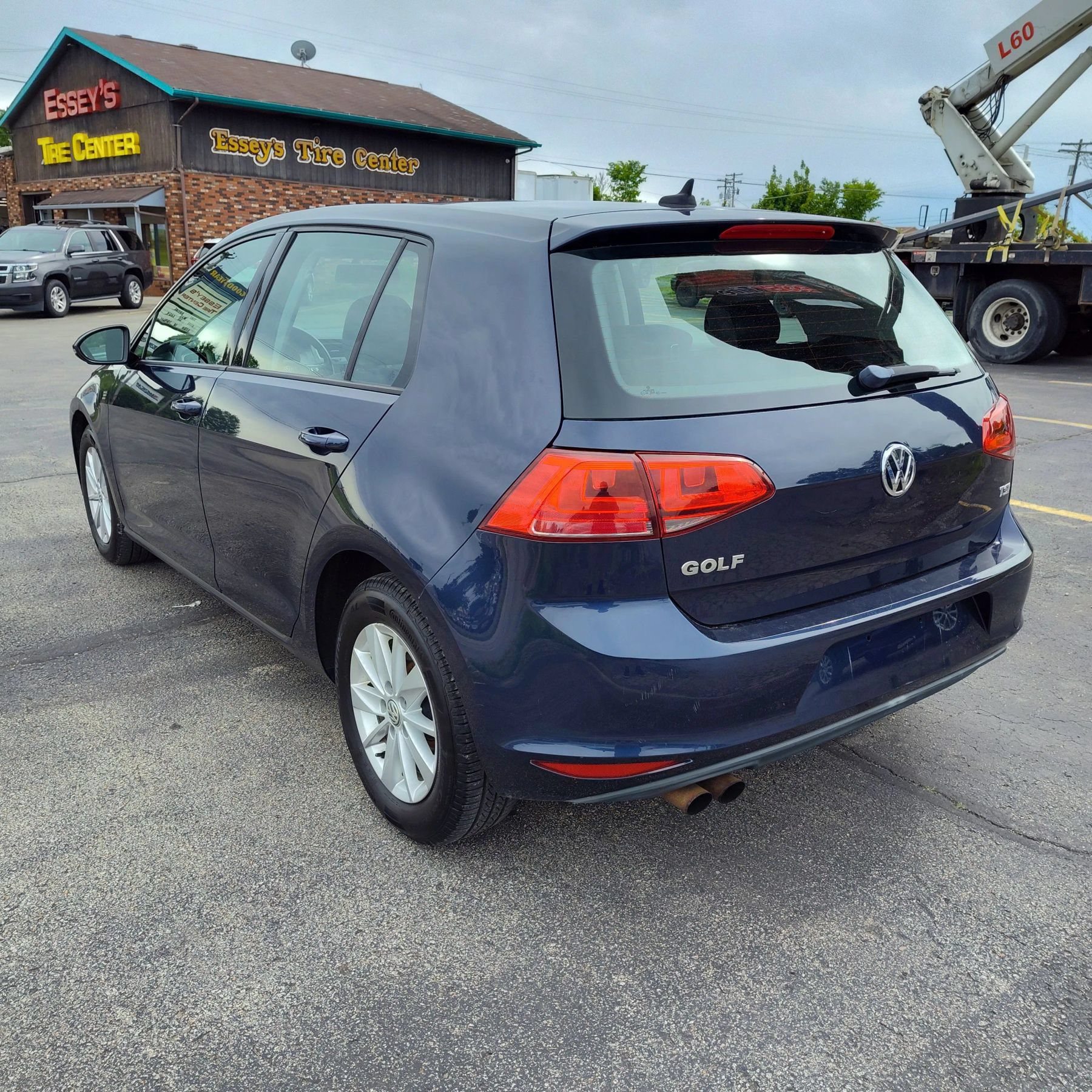 Used 2015 Volkswagen Golf S FWD image 3