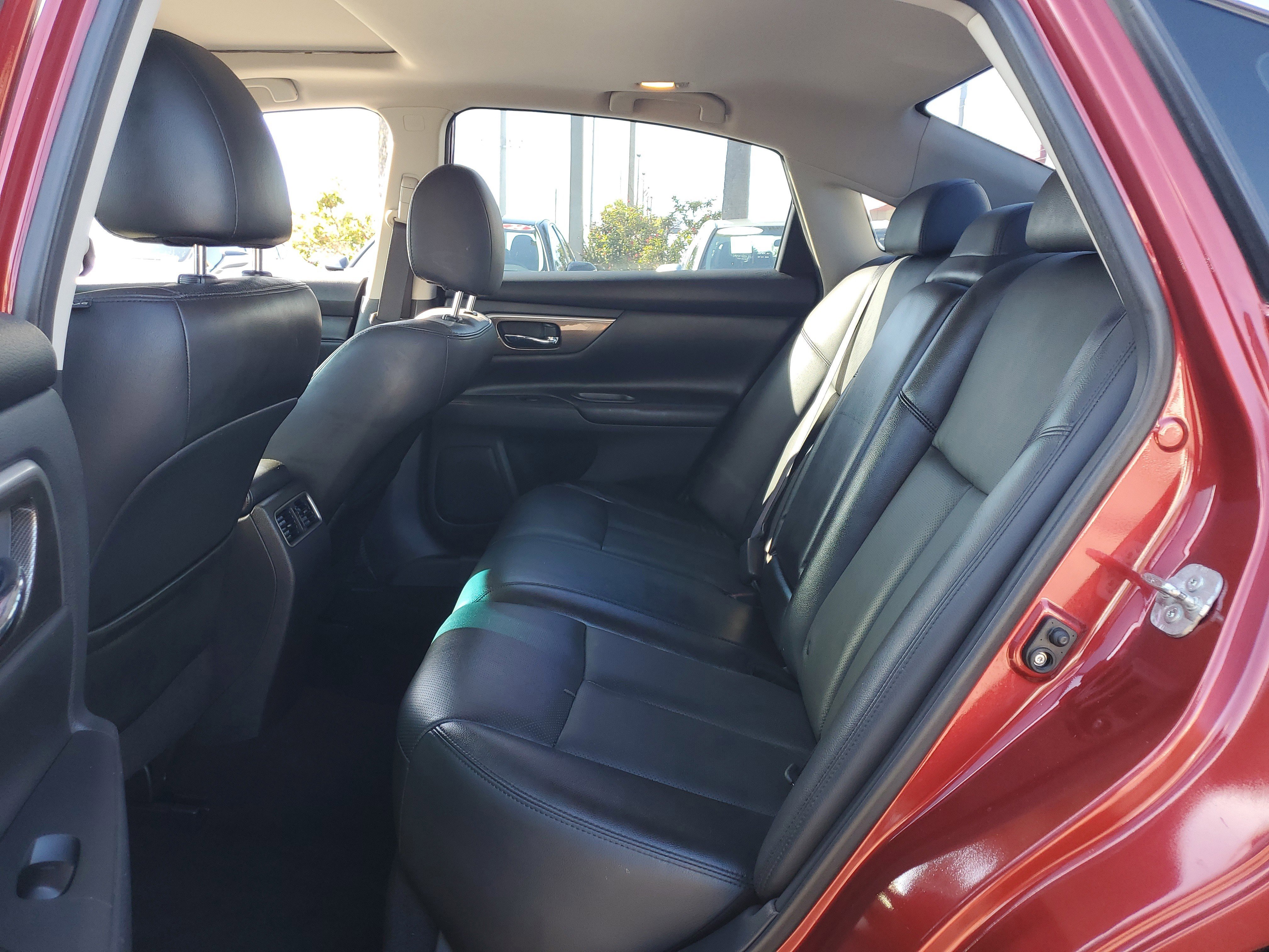 Used 2015 Nissan Altima 2.5 SL w/ Moonroof Package FWD image 9