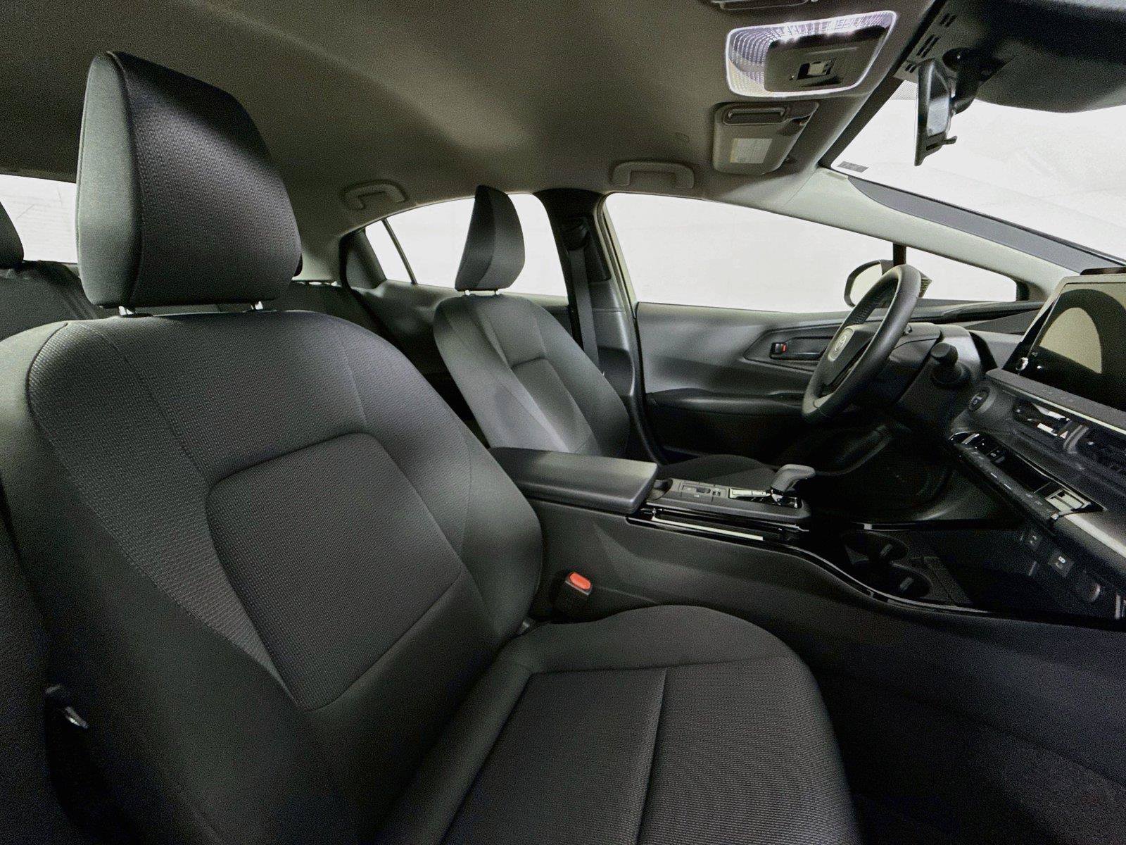 Certified 2025 Toyota Prius LE FWD image 36