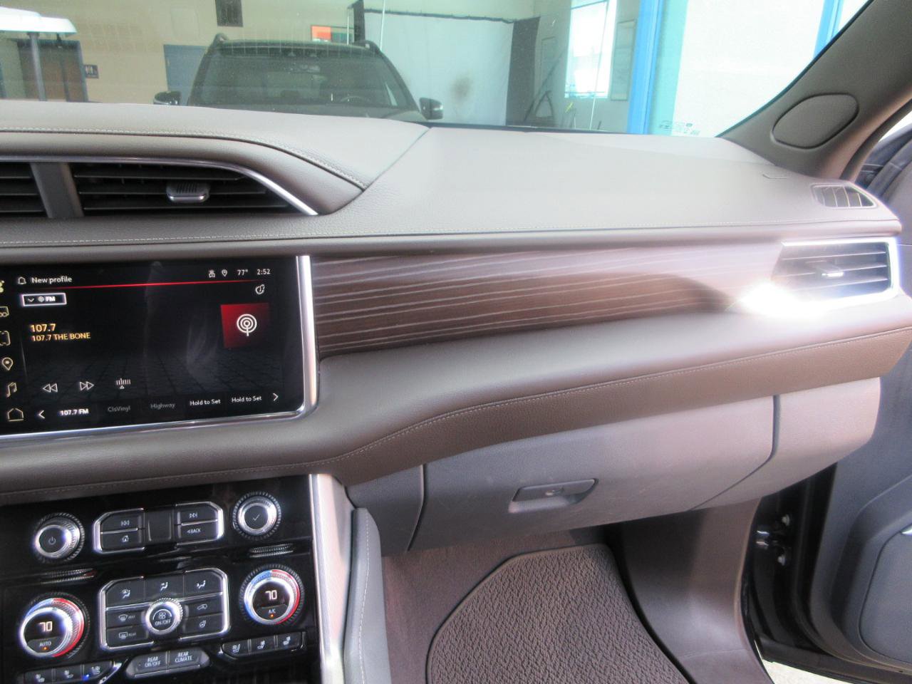 Used 2024 GMC Yukon Denali w/ Advanced Technology Package image 52