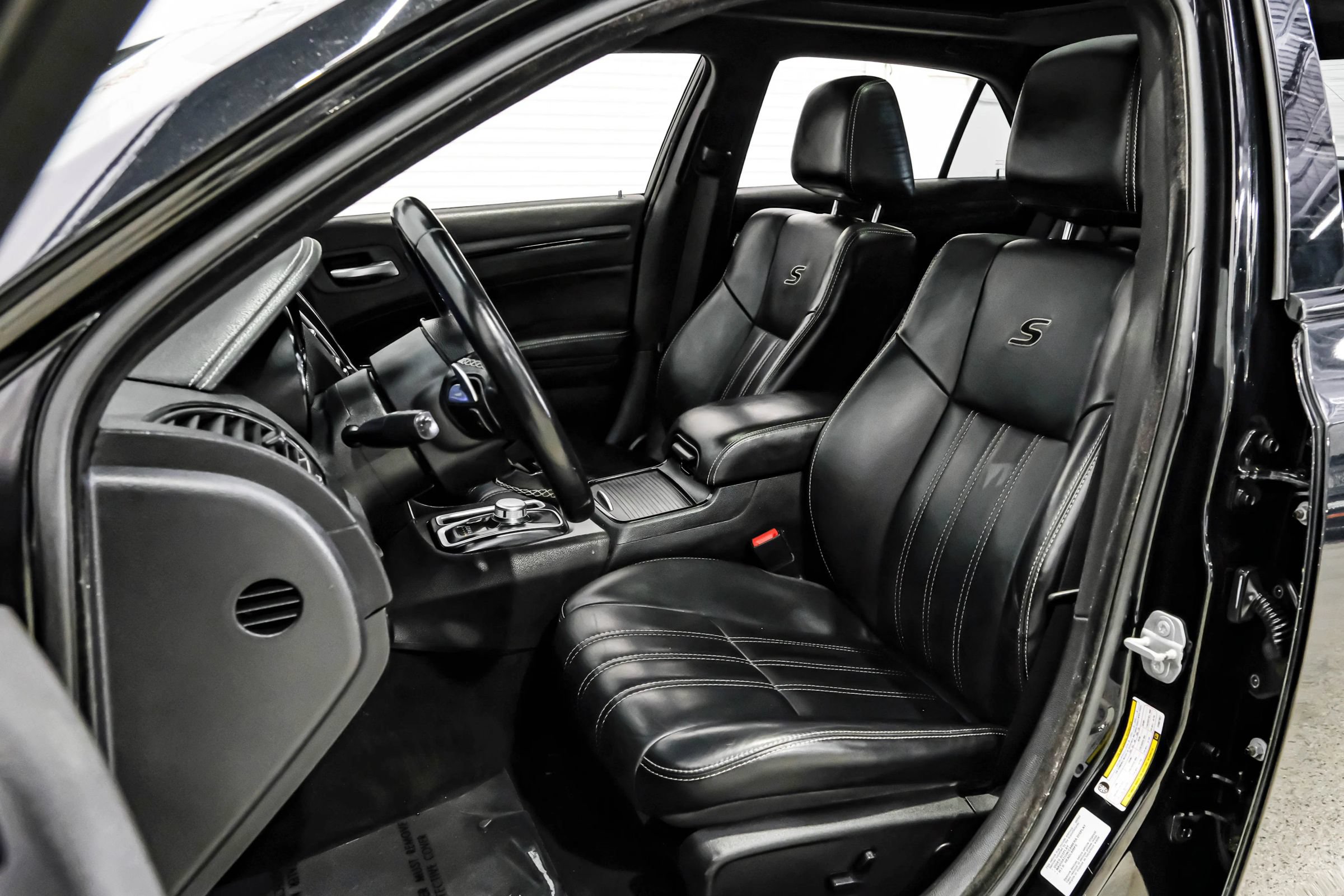 Used 2015 Chrysler 300 S w/ 300S Premium Group RWD image 44
