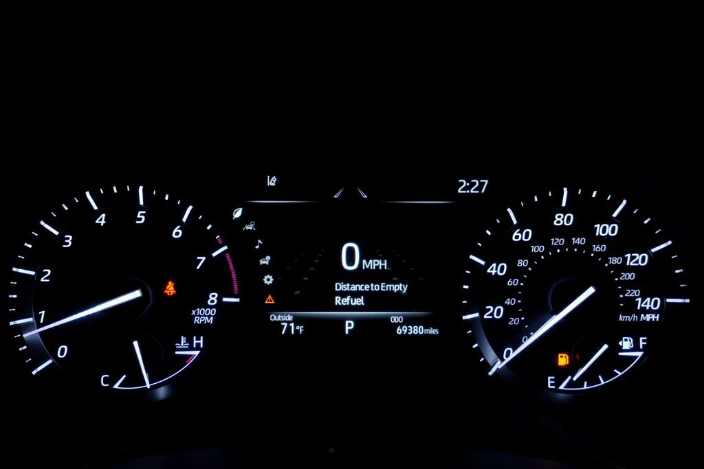 Used 2021 Toyota Highlander XLE AWD/4WD image 28