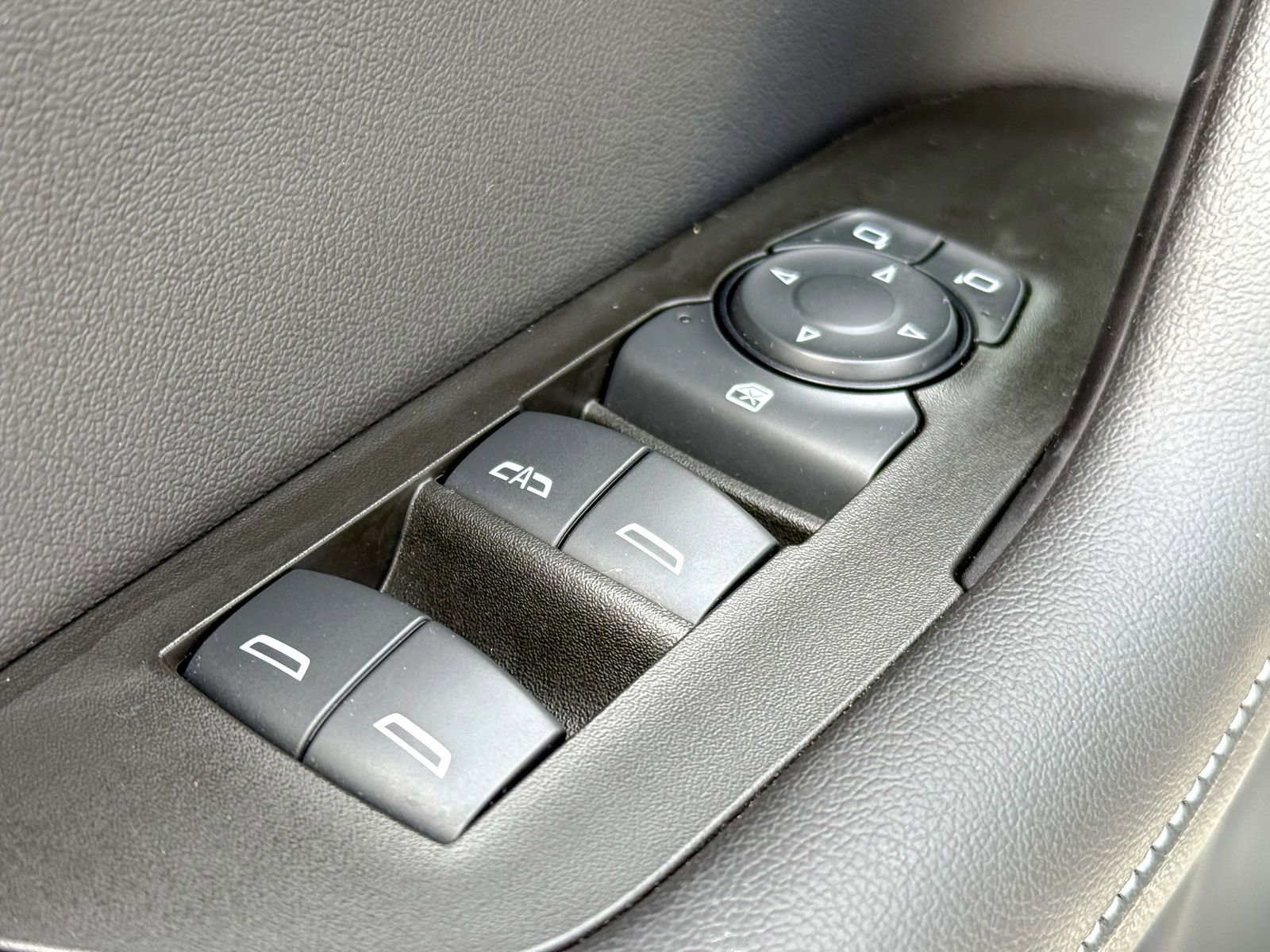 Used 2023 Chevrolet Blazer LT w/ Sound & Technology Package image 16