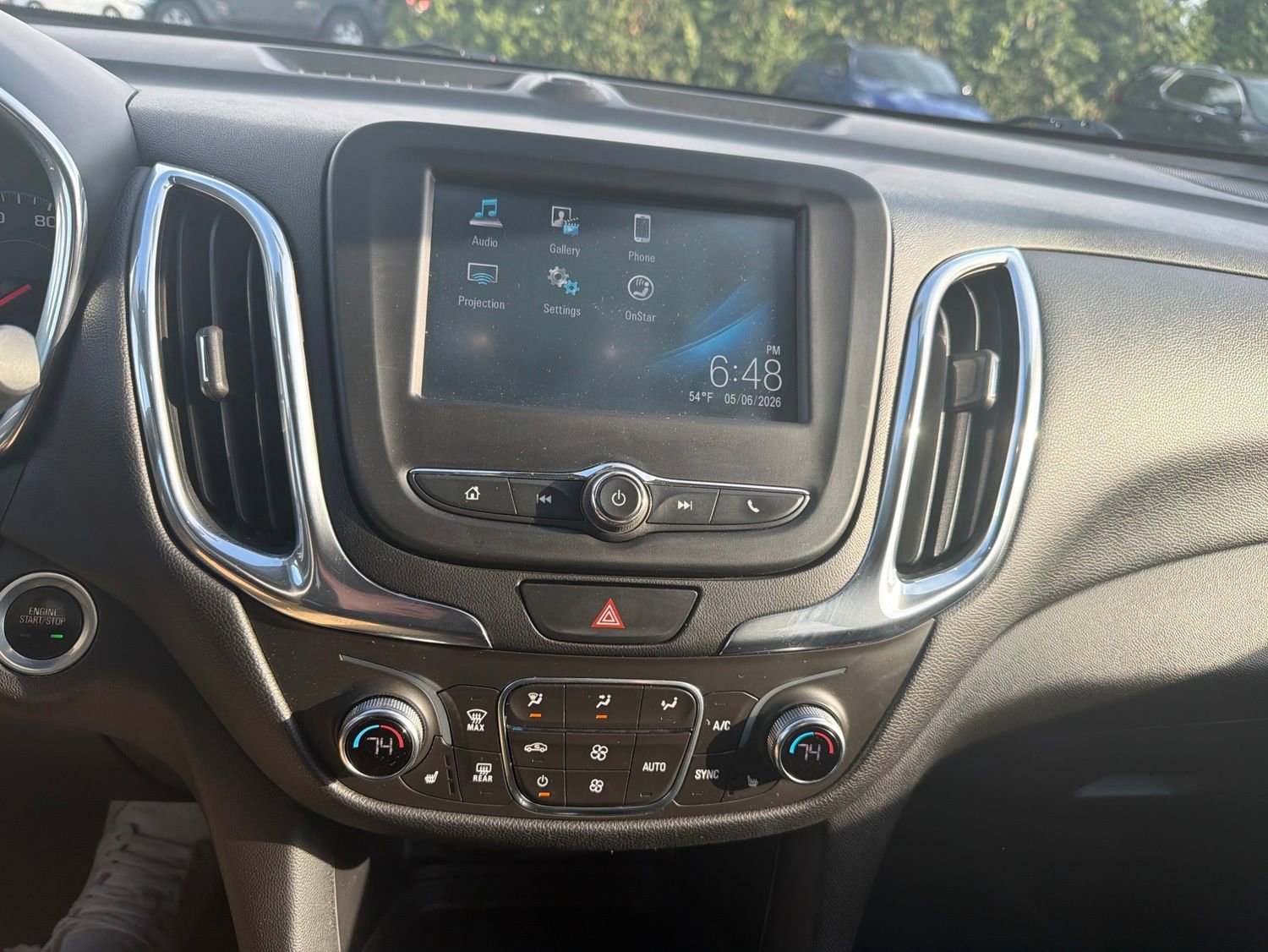 Used 2018 Chevrolet Equinox LT FWD image 11