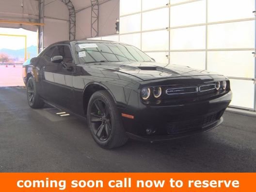 Used 2015 Dodge Challenger SXT image 1