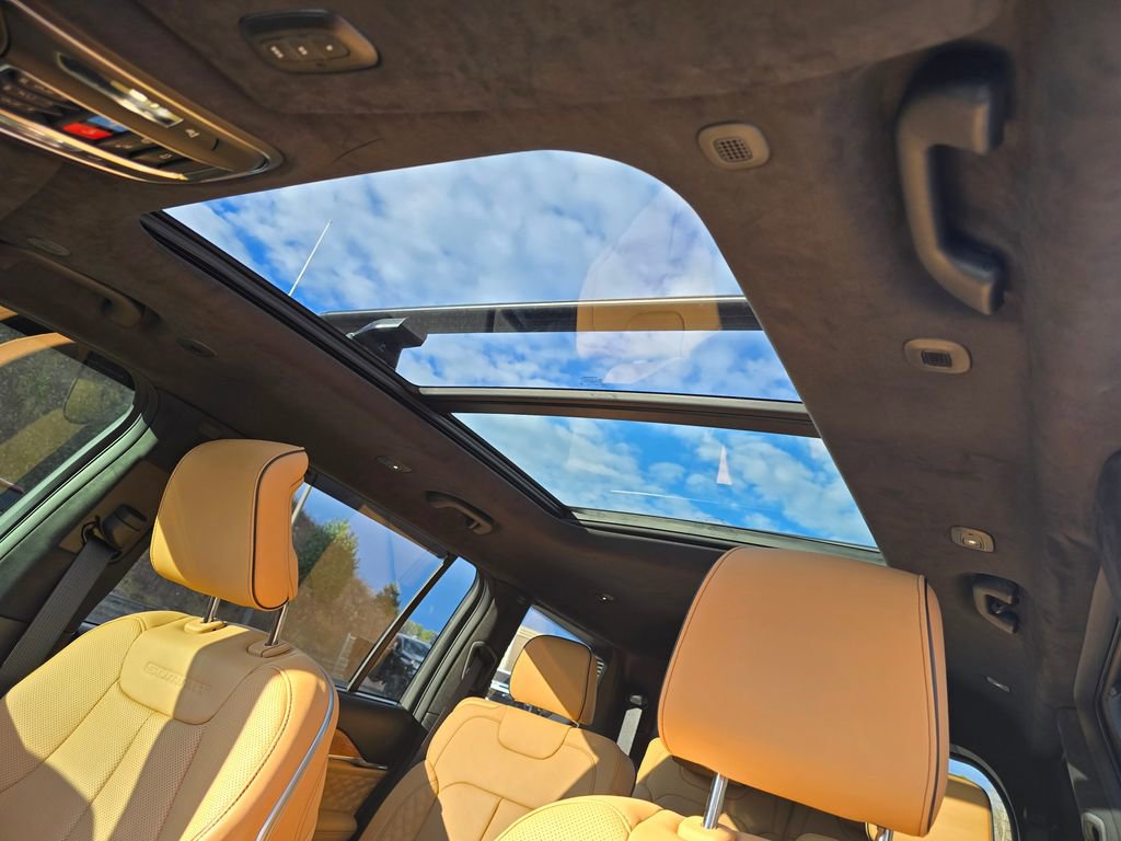 Used 2025 Jeep Grand Cherokee L Summit image 12