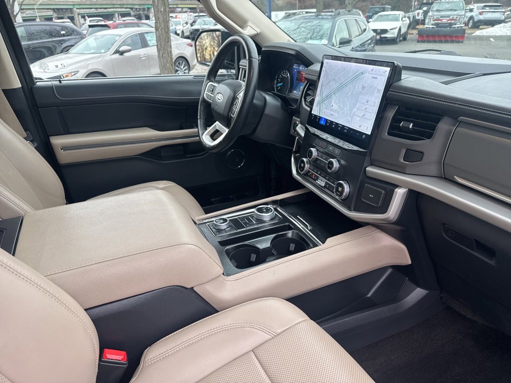 Used 2022 Ford Expedition XLT image 32