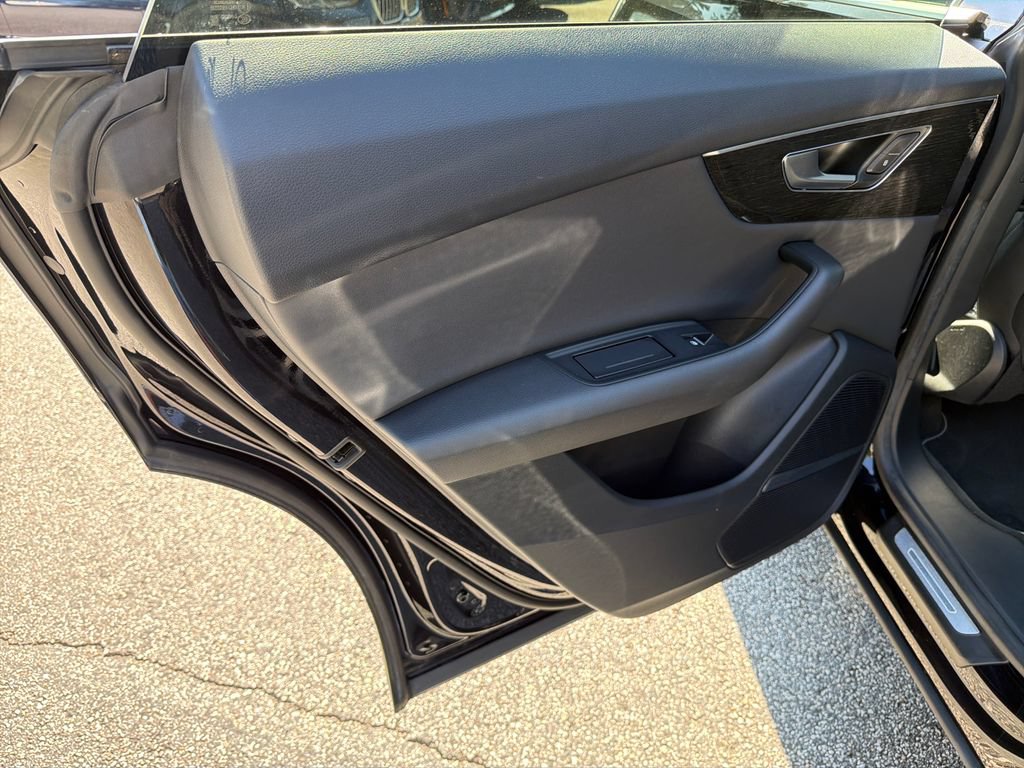 Used 2019 Audi Q8 Premium Plus w/ Premium Plus AWD/4WD image 21