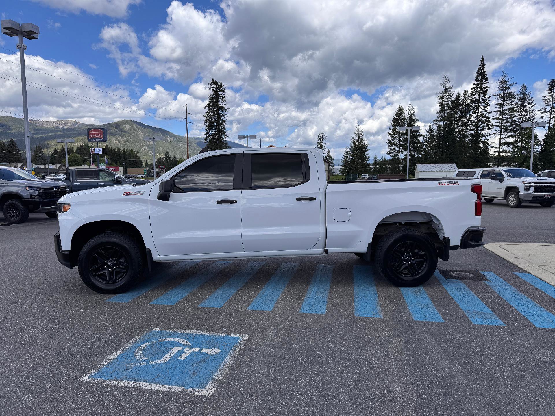 Used 2022 Chevrolet Silverado 1500 Custom Trail Boss AWD/4WD image 4