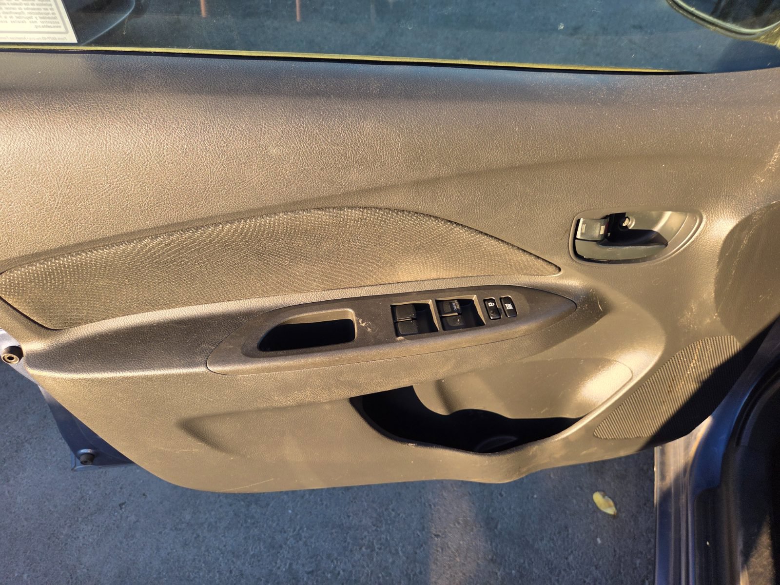 Used 2012 Toyota Yaris Sedan FWD image 6