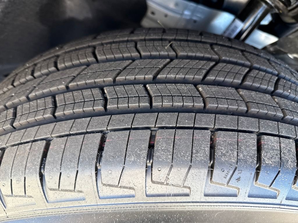 New 2025 Jeep Grand Cherokee L Laredo image 41