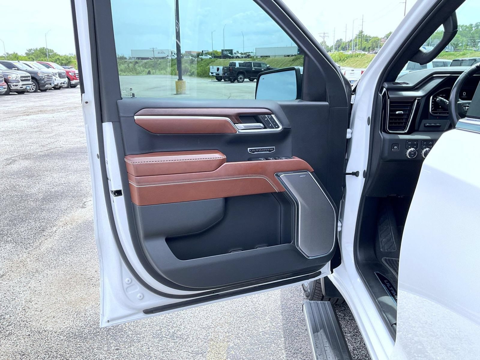 Certified 2024 GMC Sierra 1500 Denali Ultimate AWD/4WD image 9