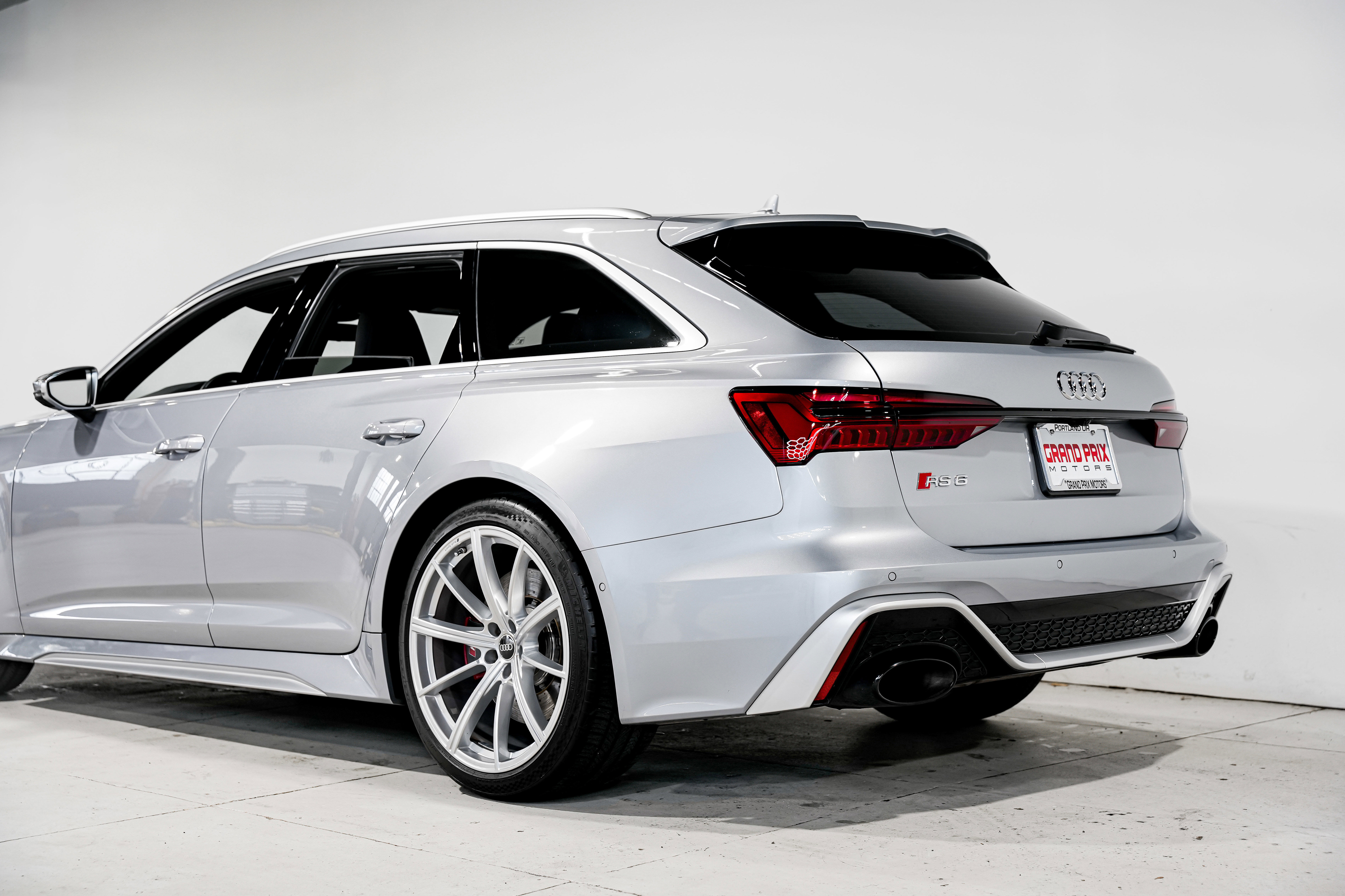 Used 2022 Audi RS 6 AWD/4WD image 40