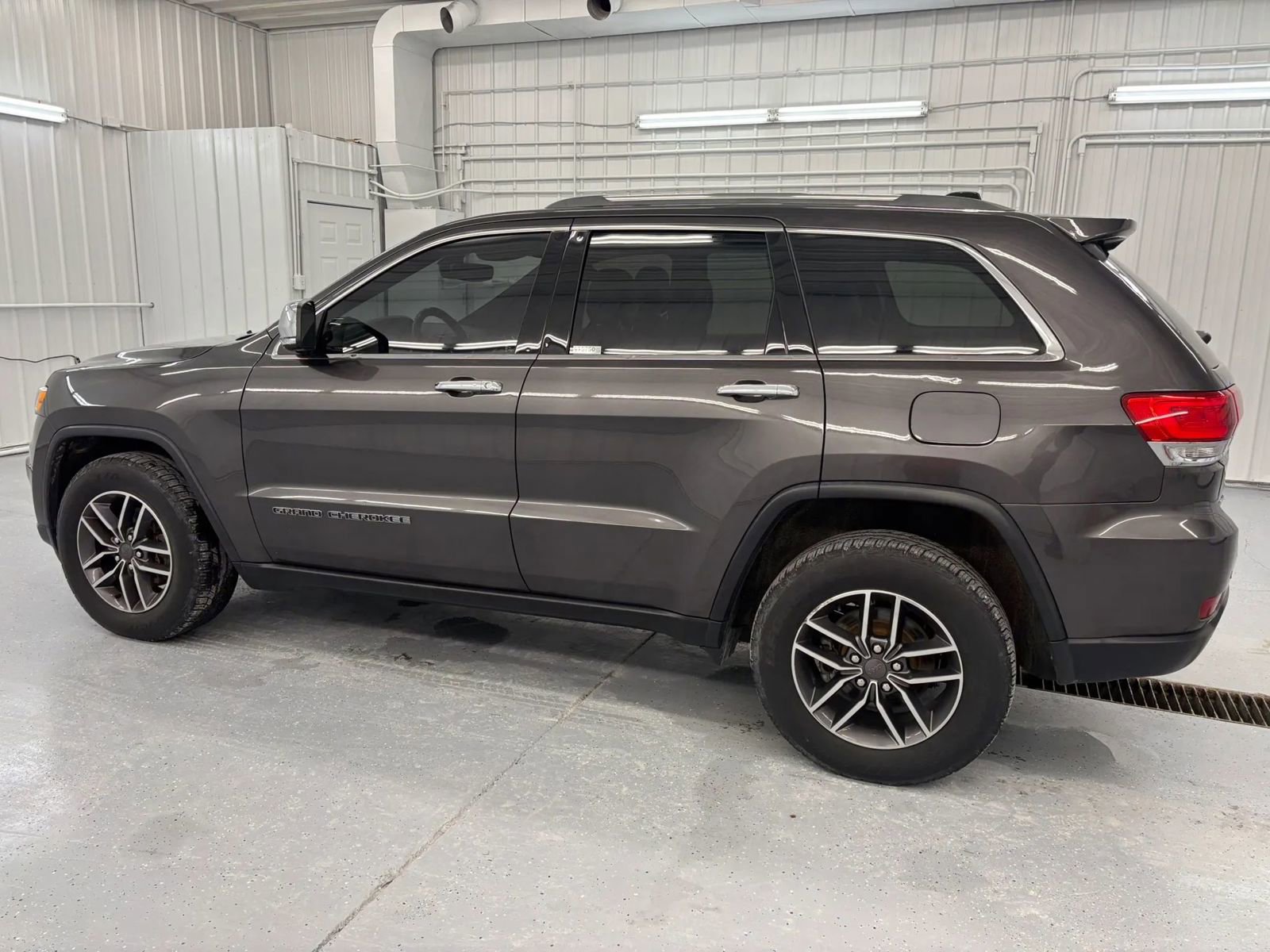 Used 2019 Jeep Grand Cherokee Limited AWD/4WD image 7