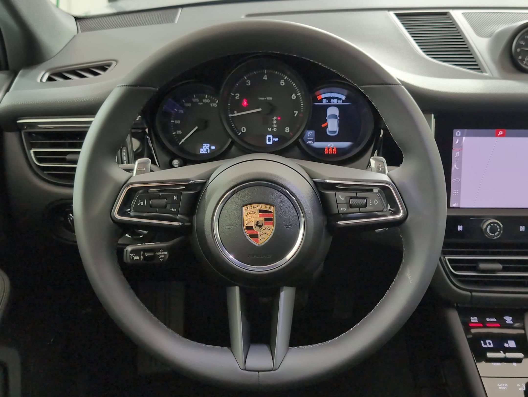 Certified 2025 Porsche Macan AWD/4WD image 26