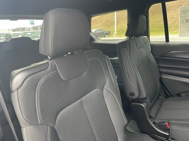 New 2025 Jeep Grand Cherokee L Laredo image 31