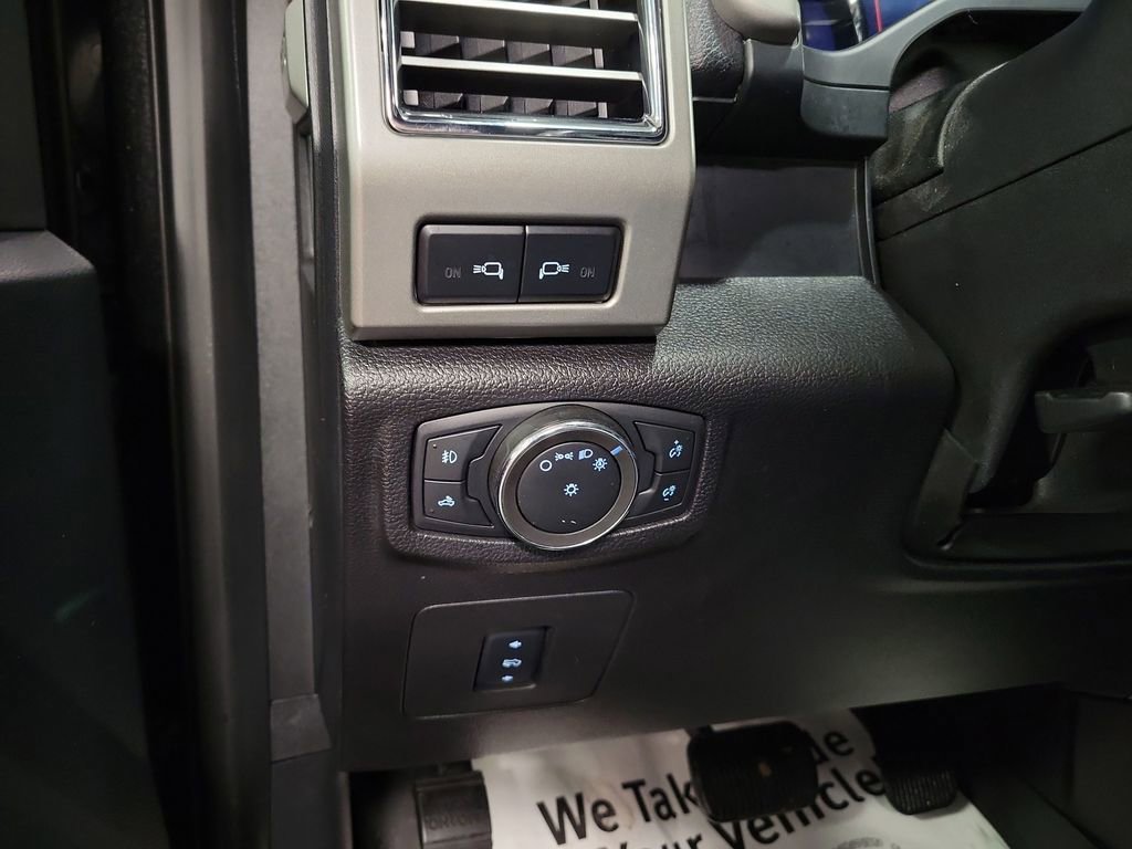 Used 2015 Ford F150 Lariat image 24