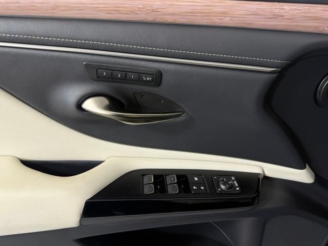 Used 2025 Lexus ES 300h w/ Technology Package FWD image 17