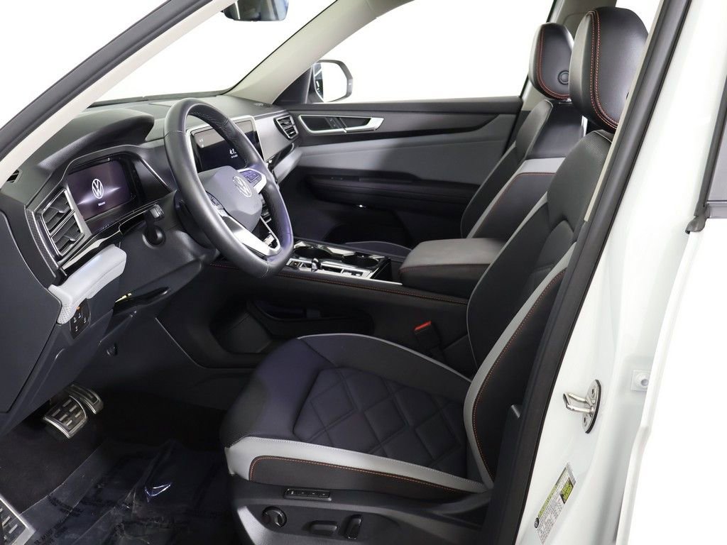Certified 2024 Volkswagen Atlas Peak Edition SEL AWD/4WD image 34