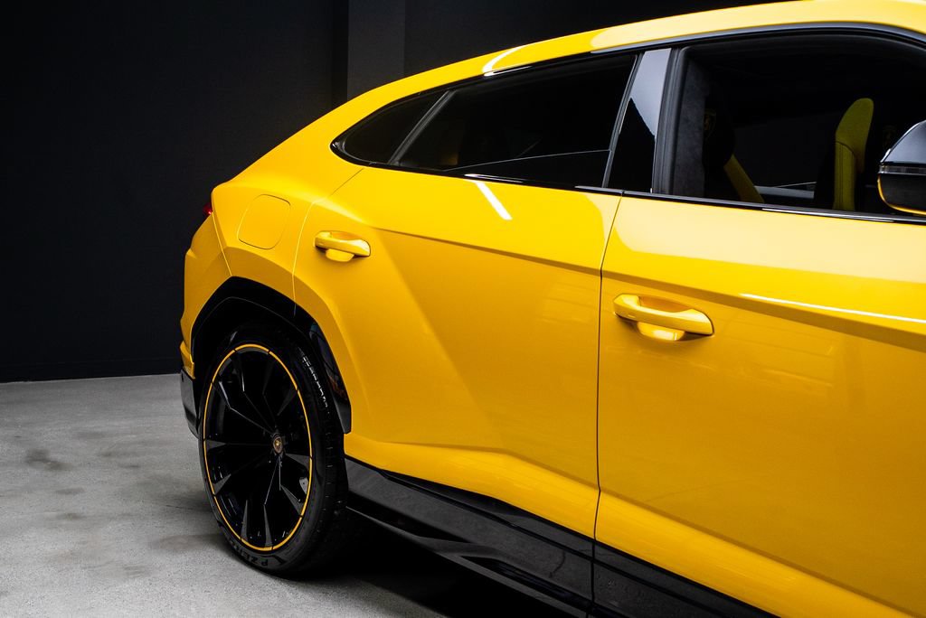 Used 2022 Lamborghini Urus AWD/4WD image 22