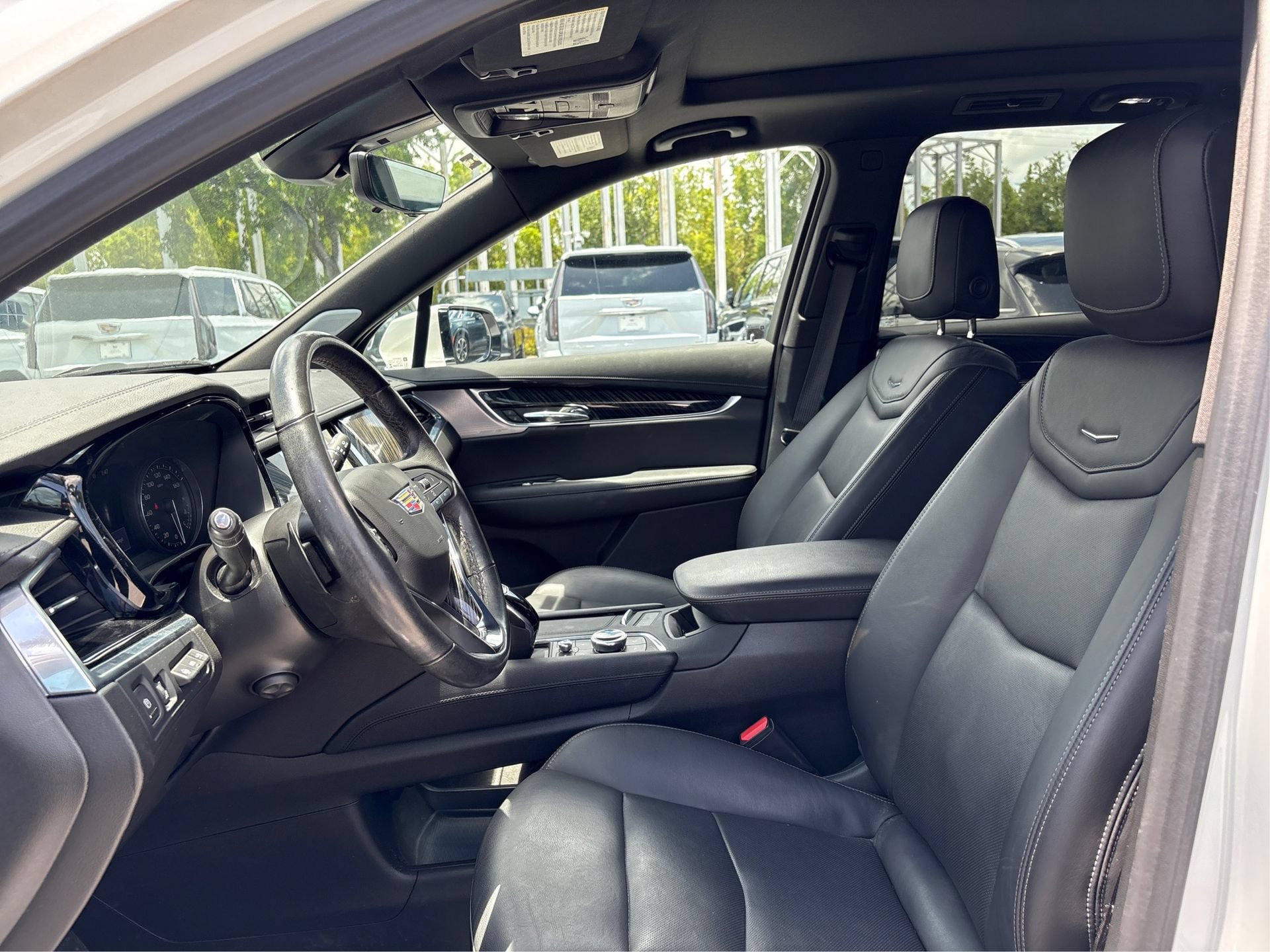 Used 2023 Cadillac XT6 Premium Luxury w/ Technology Package AWD/4WD image 9