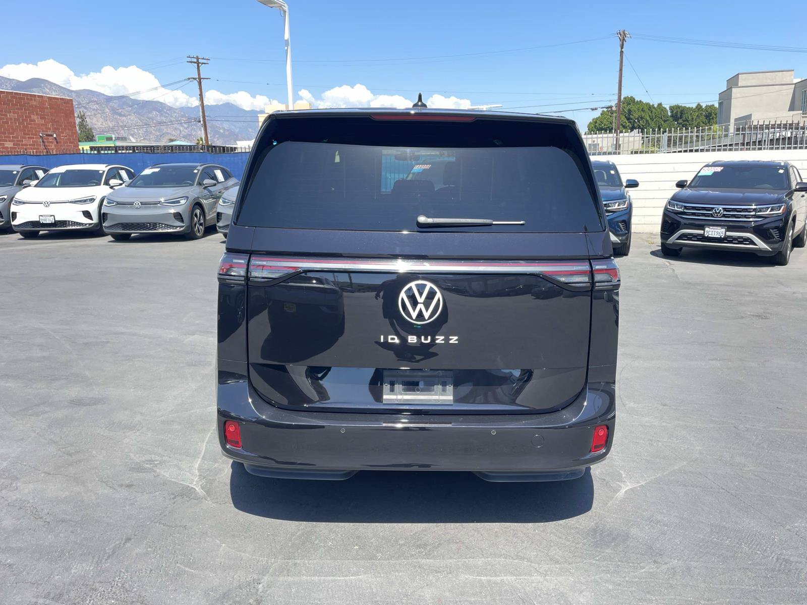 Certified 2025 Volkswagen ID. Buzz Pro S RWD image 4