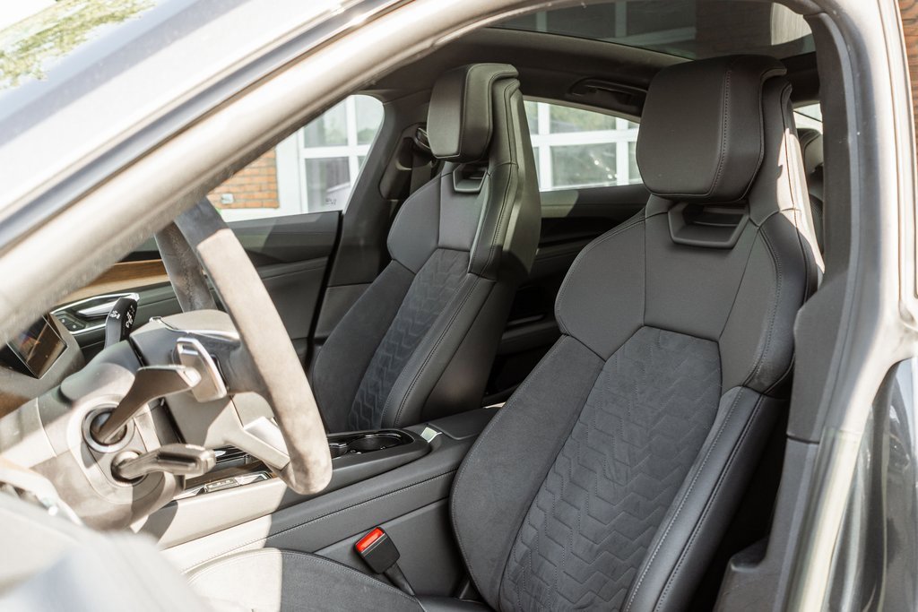 Used 2022 Audi e-tron GT Premium Plus image 6