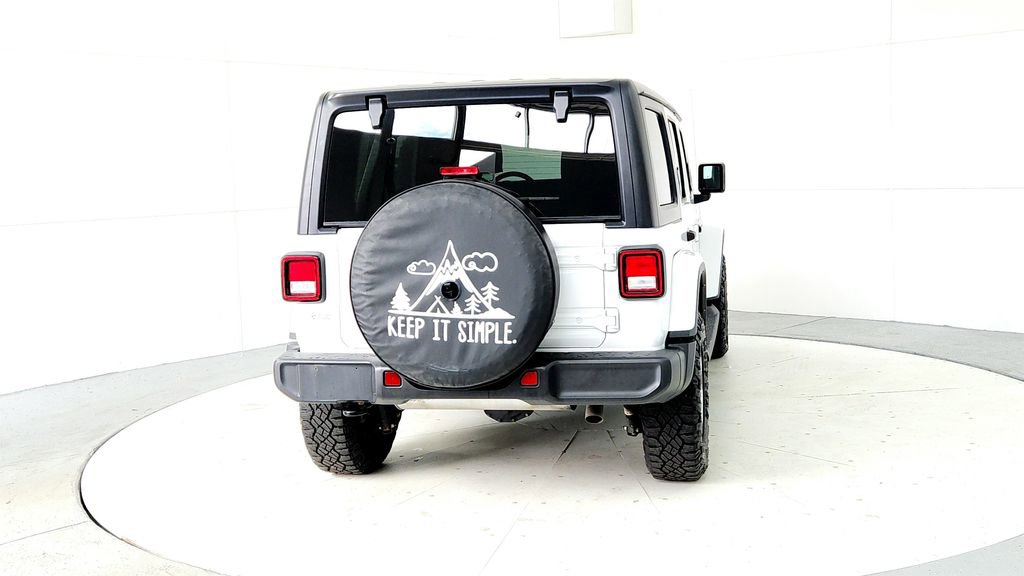 Used 2022 Jeep Wrangler Unlimited Sahara w/ Cold Weather Group AWD/4WD image 5