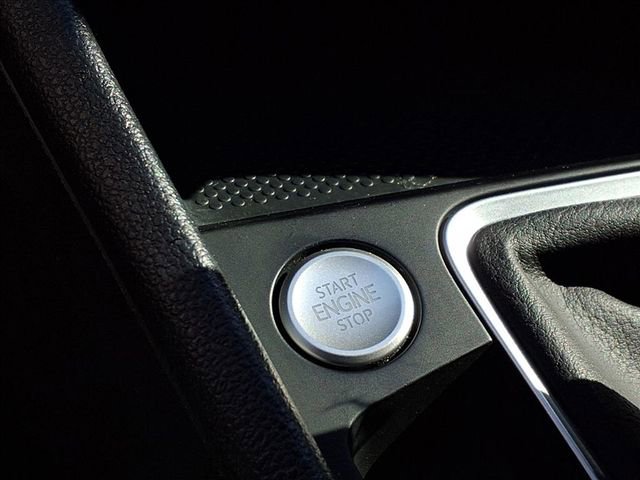 Used 2022 Volkswagen Jetta SE w/ Panoramic Sunroof Package image 9